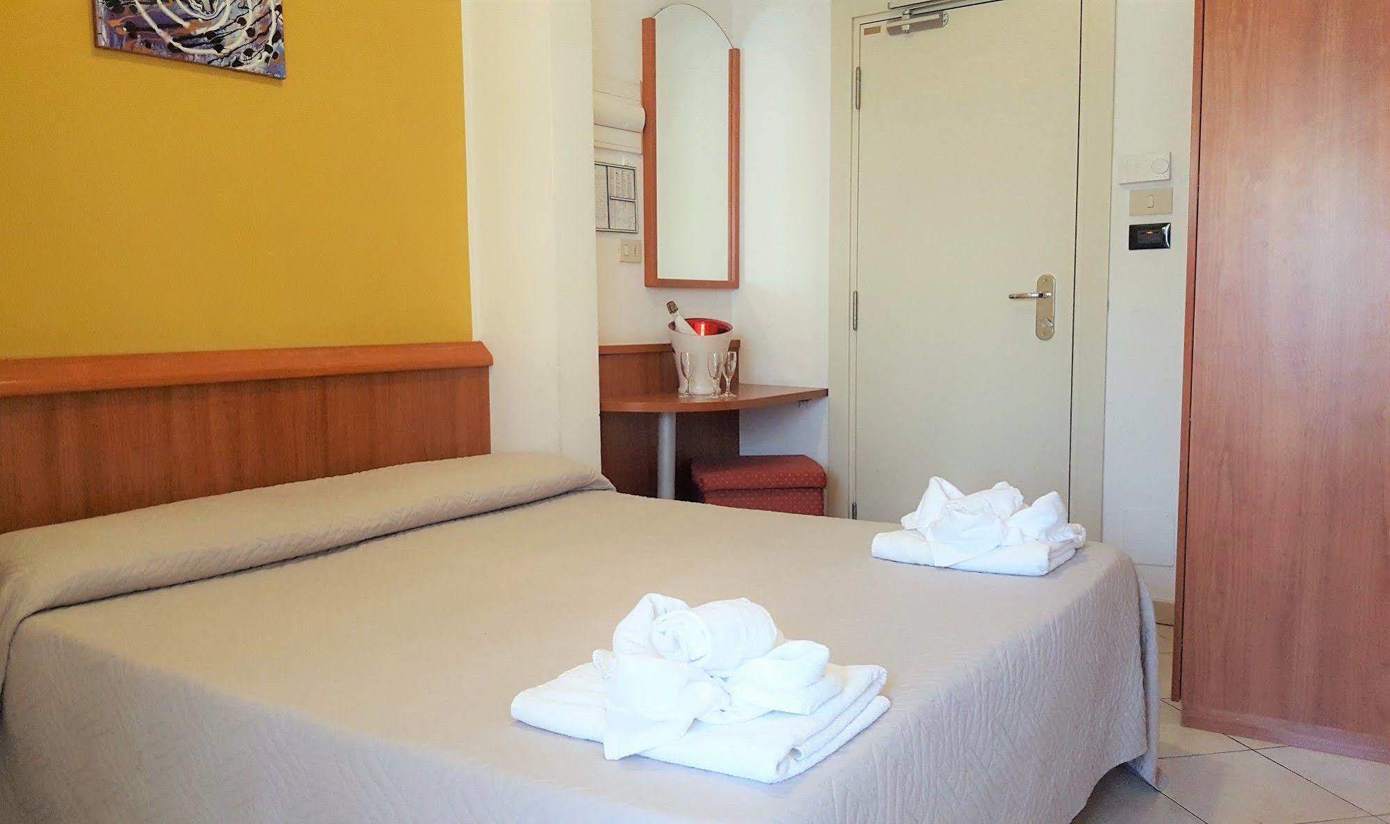 Hotel Bengasi Rimini Exterior foto
